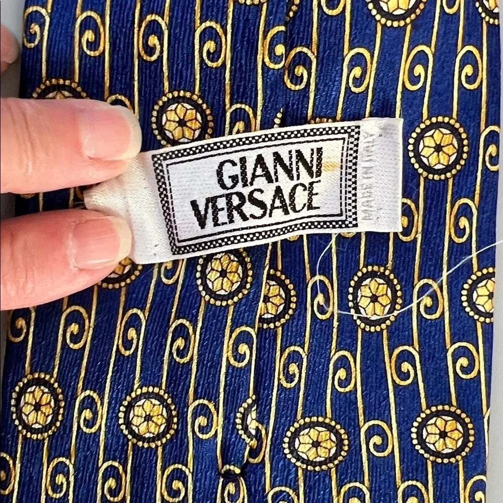 Vintage. Gianni Versace Elegant Blue and Gold Men's Tie 59”